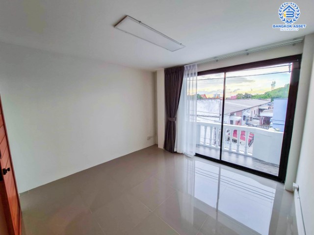 *****ทาวน์เฮ้าส์มือสองที่คุ้มที่สุด! ม.พิบูลย์ บางซื่อ เนื้อที่ 20 ตร.ว. ฟังก์ชัน 4 ห้องนอน 3 ห้องน้ำ สภาพสวย เดินระบบน้ำ-ไฟใหม่ พร้อมเฟอร์นิเจอร์! ทำเลดีใกล้เมือง! เชื่อมต่อรถไฟฟ้าสายสีม่วง "สถานีแยกติวานนท์" เข้า-ออกได้หลายทางทั้ง ถนนพิบูลย์สงคราม, ถนนวงศ์สว่าง และจุดขึ้นทางด่วน "ศรีรัช-วงแหวนรอบนอก"